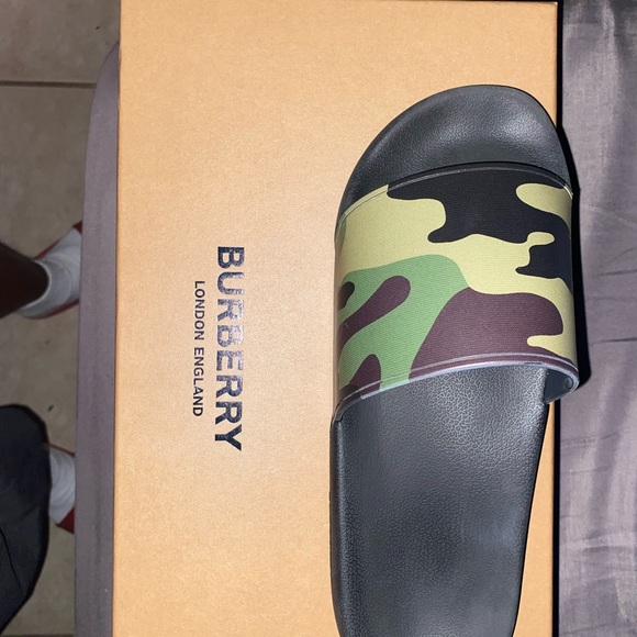 Burberry slippers for men barely worn a few times to small for me. - Picture 2 of 4
